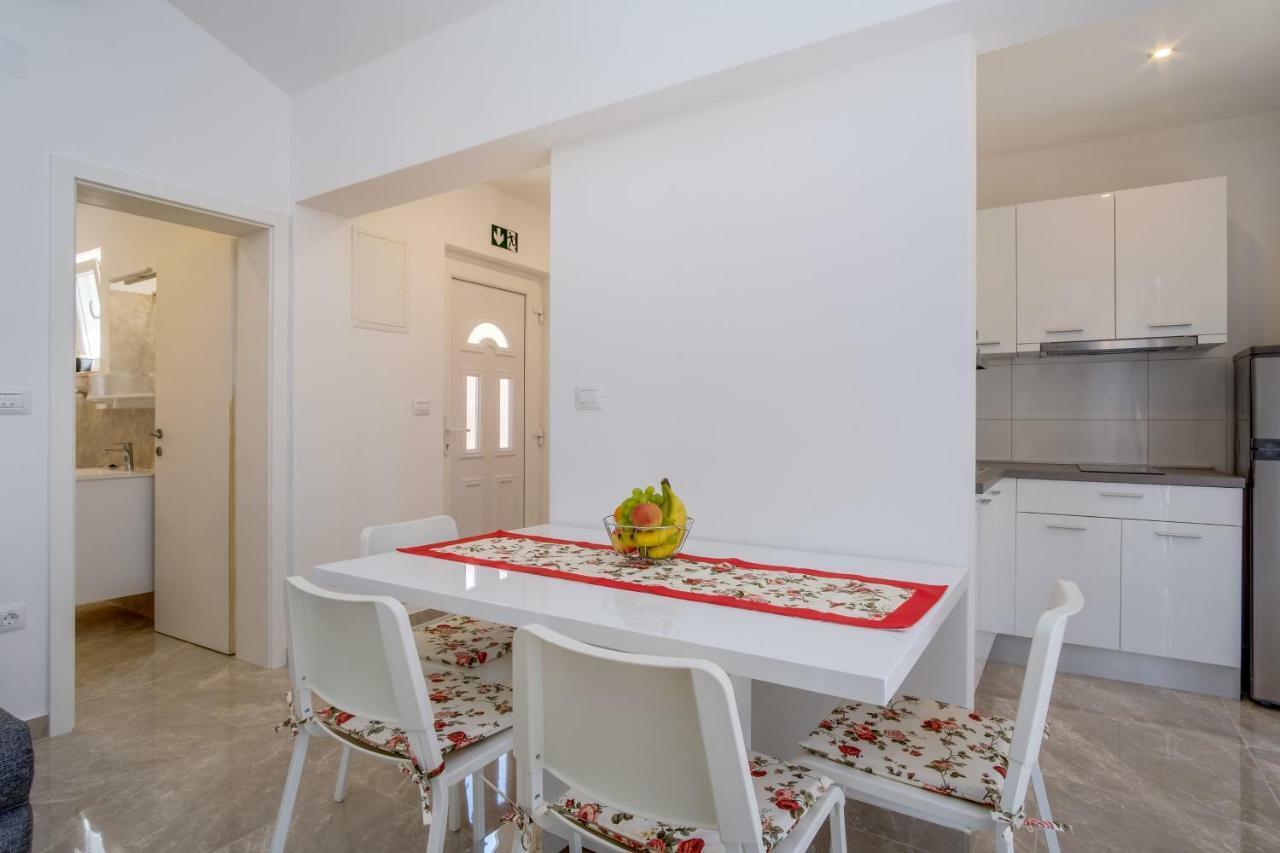 Apartmani Beatrice 말리로시니 외부 사진